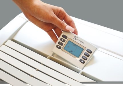 Pagrindinis laidinis nuotolinis oro kondicionieriaus valdymas „Electrolux“