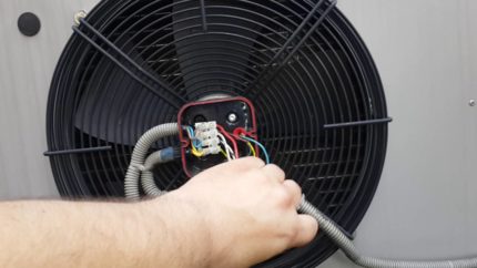 Repair the fan of the outdoor unit