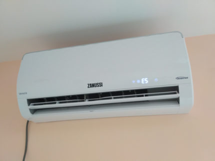 Panloob na yunit ng air conditioner na Zanussi