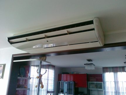 Ceiling household air conditioner