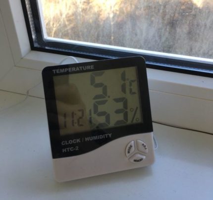 Electronic hygrometer on the window