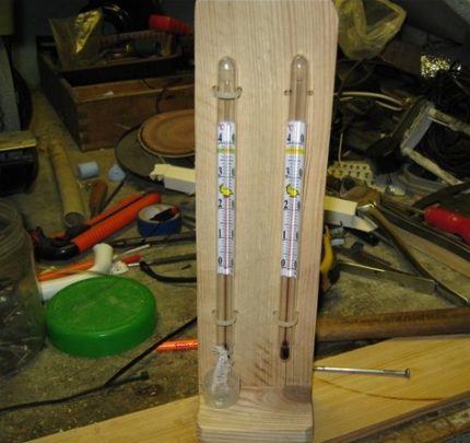 Psychometer of two thermometers