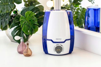 Residential humidifier with ionization function