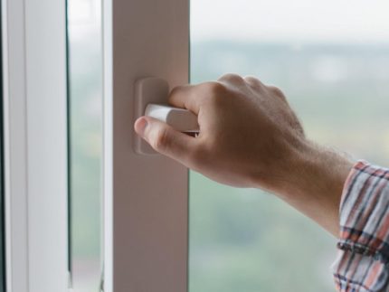 Închideți geamurile înainte de a porni aparatul de aer condiționat