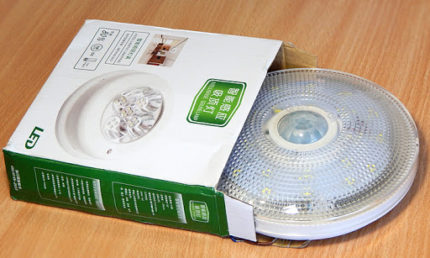 LED lempa su judesio jutikliu